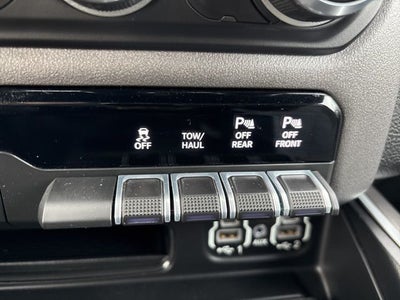 2022 RAM 1500 Big Horn Crew Cab 4x4 5'7' Box