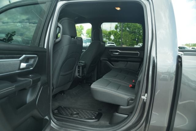 2020 RAM 1500 Big Horn Crew Cab 4x4 5'7' Box