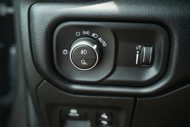 2020 RAM 1500 Big Horn Crew Cab 4x4 5'7' Box