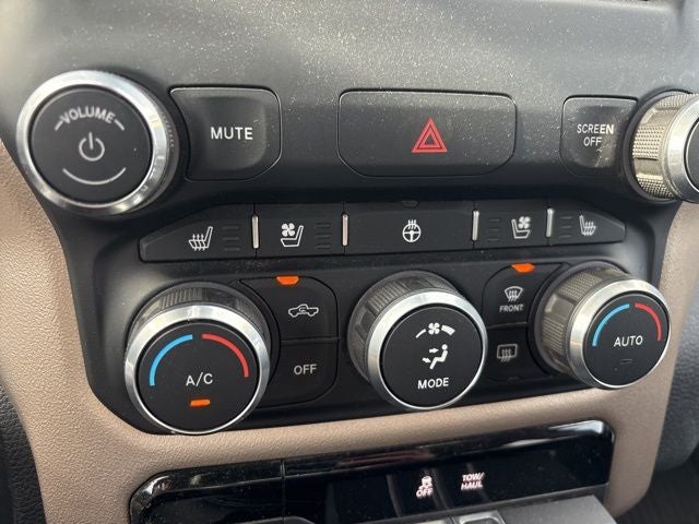 2020 RAM 1500 Laramie Crew Cab 4x4 5'7' Box