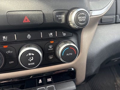 2020 RAM 1500 Laramie Crew Cab 4x4 5'7' Box