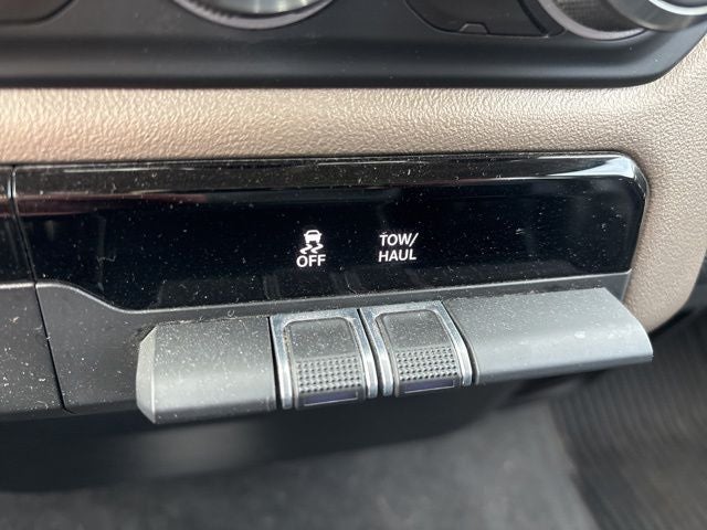 2020 RAM 1500 Laramie Crew Cab 4x4 5'7' Box