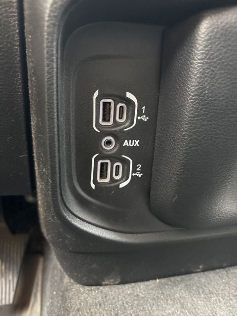 2020 RAM 1500 Laramie Crew Cab 4x4 5'7' Box