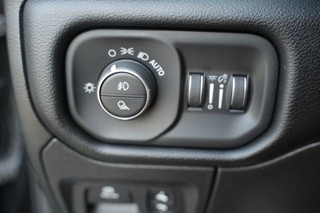 2022 RAM 1500 Laramie Crew Cab 4x4 5'7' Box