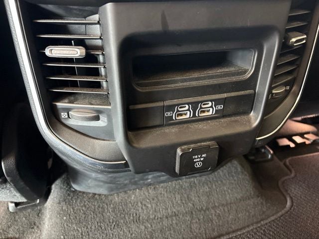 2022 RAM 1500 Laramie Crew Cab 4x4 5'7' Box