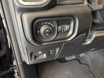 2022 RAM 1500 Laramie Crew Cab 4x4 5'7' Box
