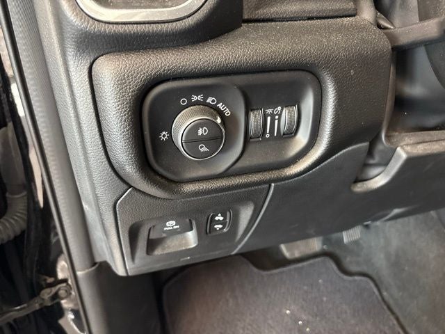 2022 RAM 1500 Laramie Crew Cab 4x4 5'7' Box