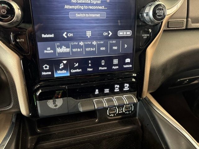 2022 RAM 1500 Laramie Crew Cab 4x4 5'7' Box