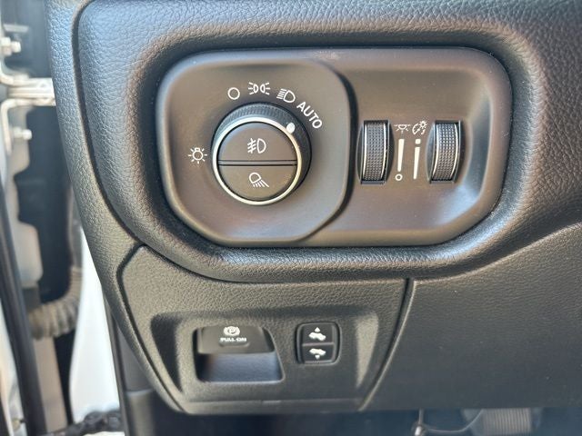 2023 RAM 1500 Laramie Crew Cab 4x4 5'7' Box