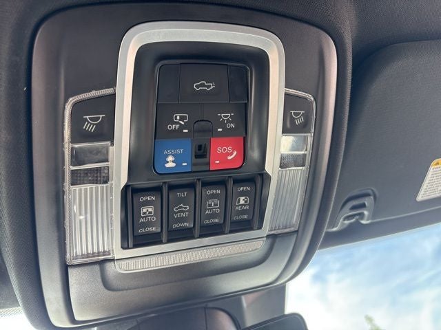 2023 RAM 1500 Laramie Crew Cab 4x4 5'7' Box