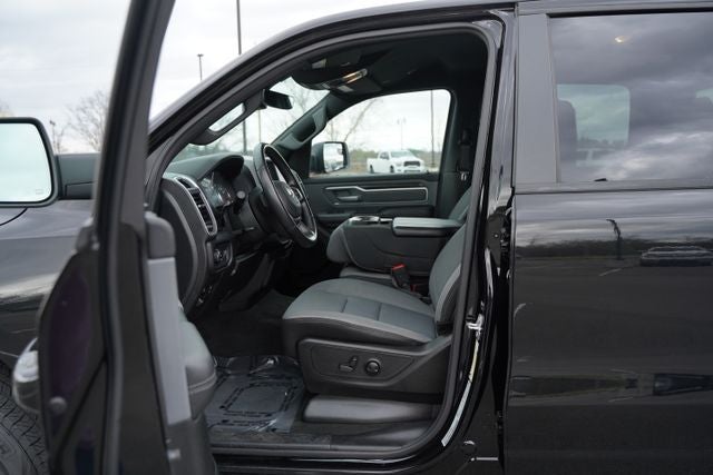 2022 RAM 1500 Big Horn Crew Cab 4x4 6'4' Box