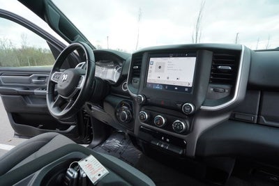 2022 RAM 1500 Big Horn Crew Cab 4x4 6'4' Box