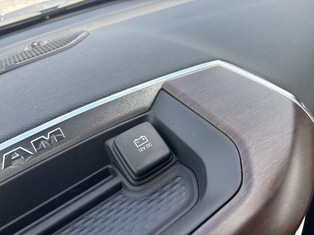 2022 RAM 1500 Laramie Crew Cab 4x4 6'4' Box