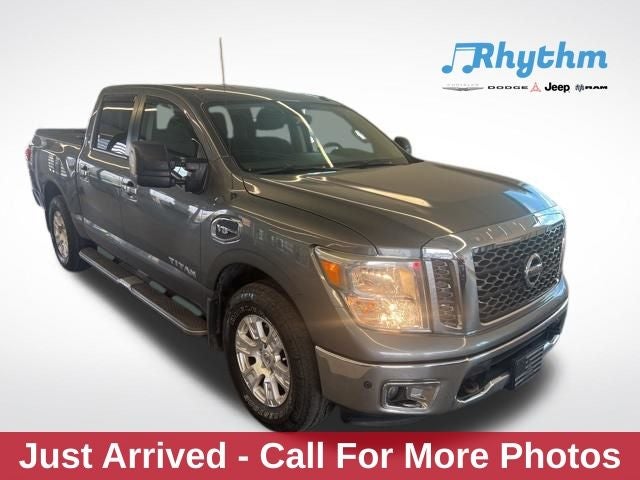 2017 Nissan TITAN SV