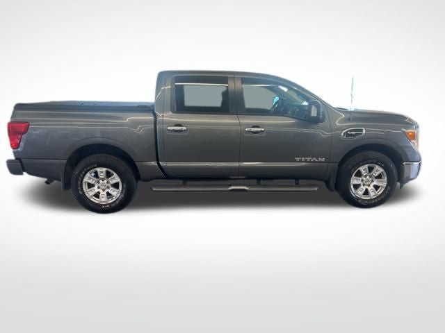 2017 Nissan TITAN SV