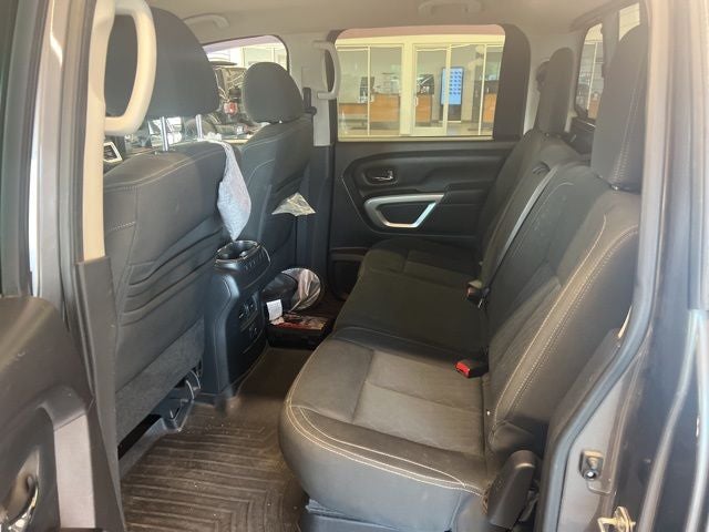 2017 Nissan TITAN SV