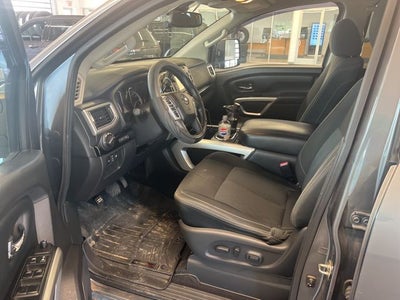 2017 Nissan TITAN SV
