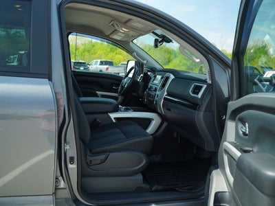 2017 Nissan TITAN SV