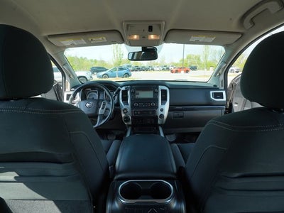 2017 Nissan TITAN SV