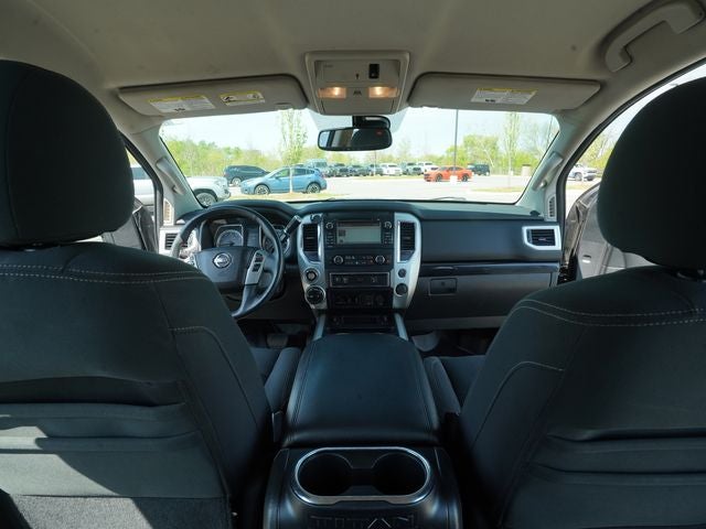 2017 Nissan TITAN SV