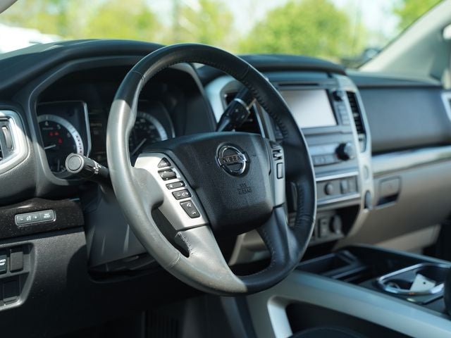 2017 Nissan TITAN SV