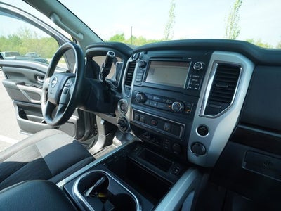 2017 Nissan TITAN SV