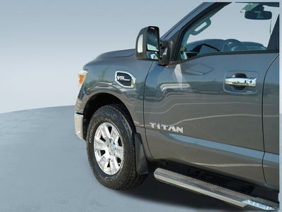 2017 Nissan TITAN SV