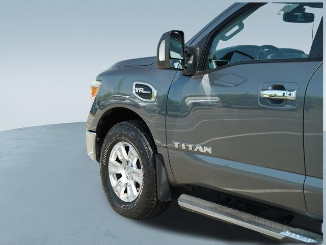 2017 Nissan TITAN SV