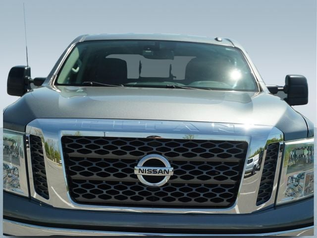 2017 Nissan TITAN SV