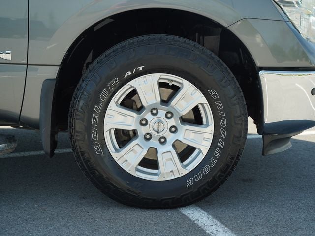 2017 Nissan TITAN SV