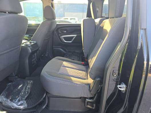 2023 Nissan TITAN Crew Cab SV 4x4