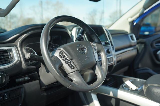 2021 Nissan TITAN Crew Cab SV 4x2