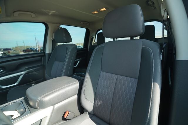 2021 Nissan TITAN Crew Cab SV 4x2