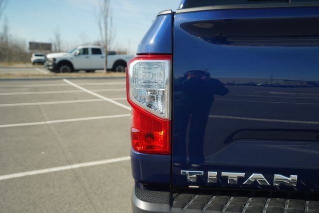 2021 Nissan TITAN Crew Cab SV 4x2