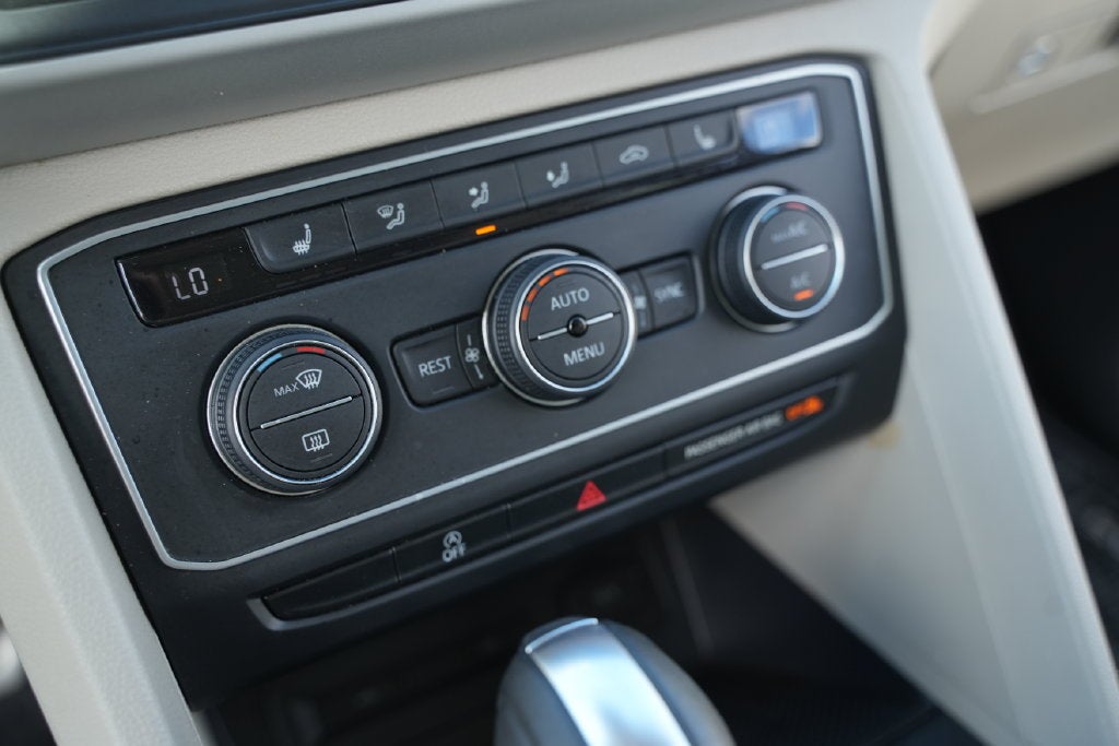 2021 Volkswagen Atlas 3.6L V6 SE w/Technology R-Line