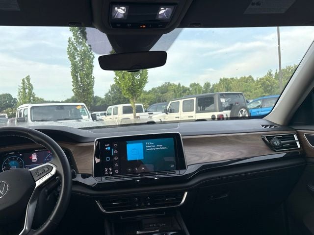 2025 Volkswagen Atlas 2.0T SE w/Technology