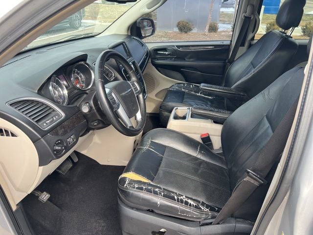 2012 Chrysler Town & Country Touring