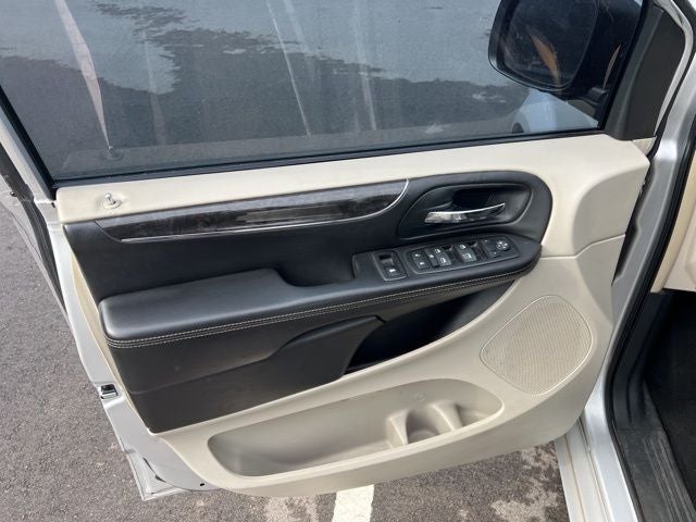 2012 Chrysler Town & Country Touring