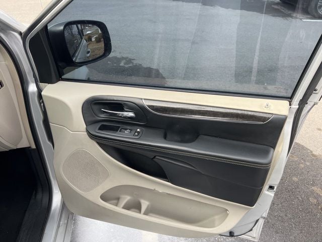 2012 Chrysler Town & Country Touring