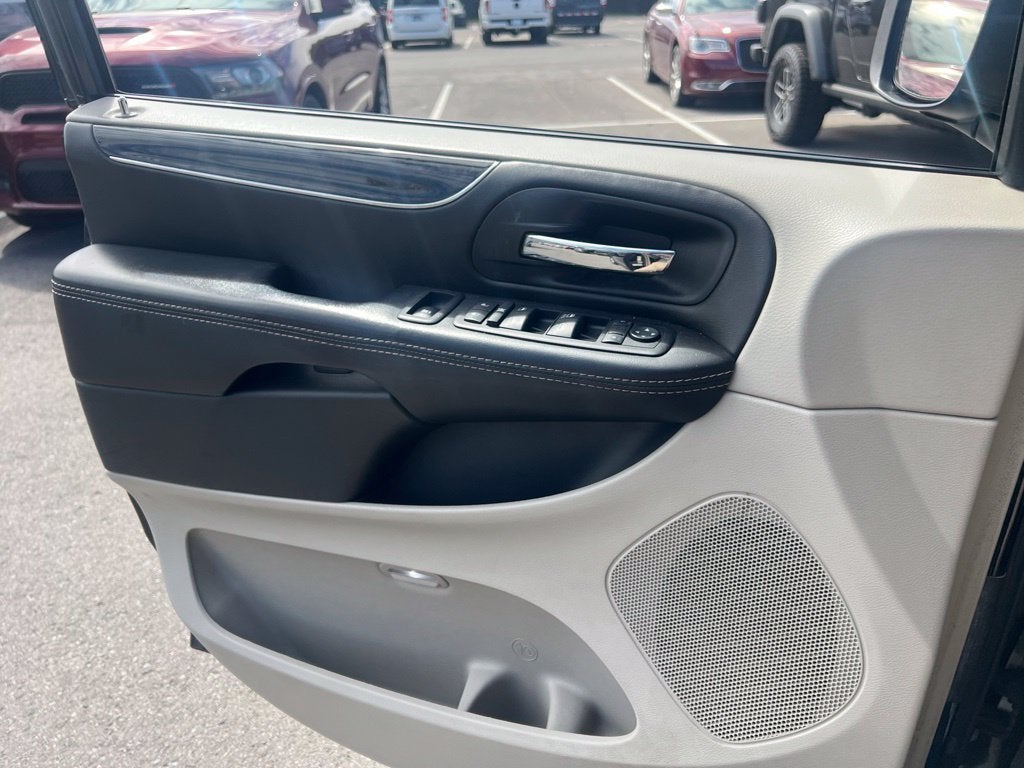 2014 Chrysler Town & Country Touring