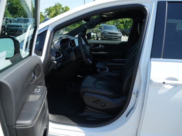 2027 Chrysler Pacifica PACIFICA SELECT