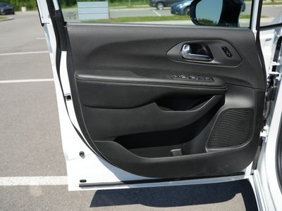 2027 Chrysler Pacifica PACIFICA SELECT
