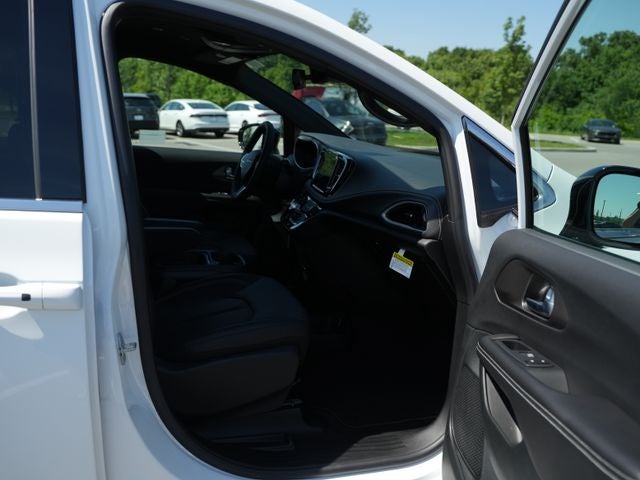 2027 Chrysler Pacifica PACIFICA SELECT