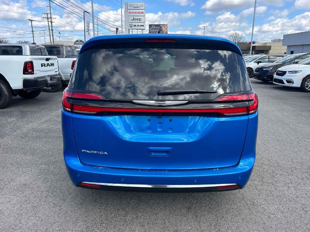 2026 Chrysler Pacifica Select