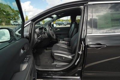 2026 Chrysler Voyager VOYAGER LX