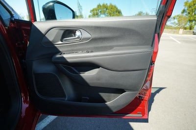 2026 Chrysler Voyager VOYAGER LX