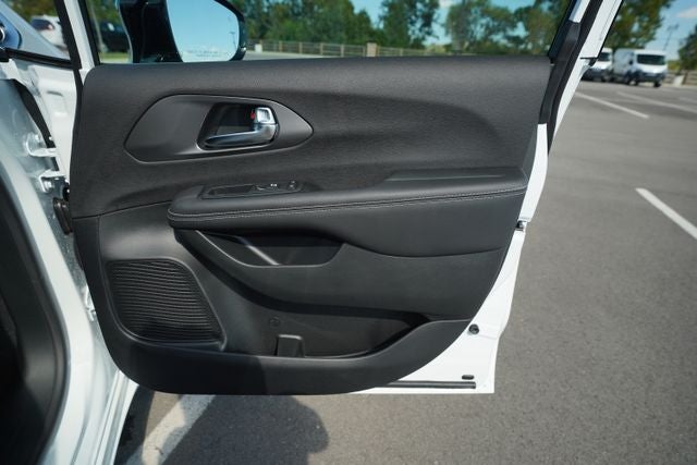 2026 Chrysler Voyager VOYAGER LX