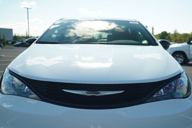 2026 Chrysler Voyager VOYAGER LX