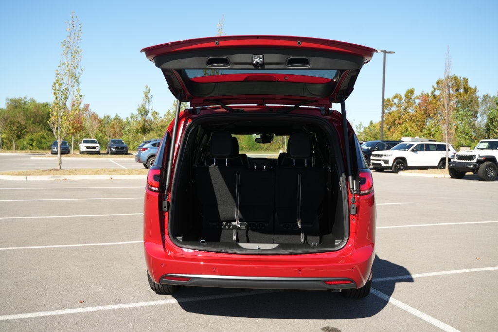 2027 Chrysler Pacifica Limited