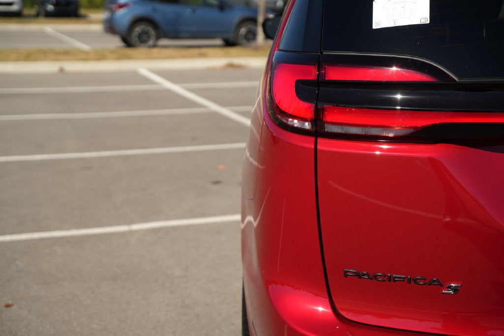 2027 Chrysler Pacifica Limited